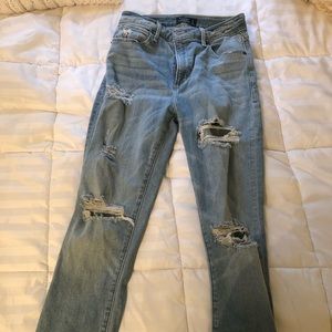 Boyfriend Style Light Wash Jeans
